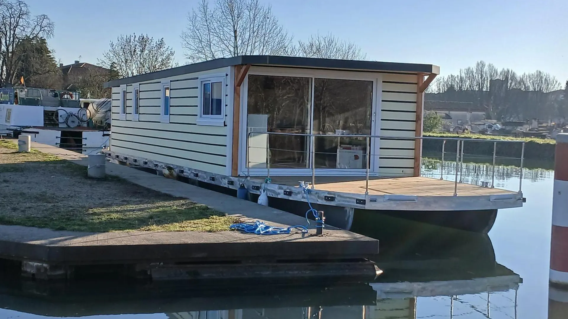 Botel Bateau Solaire Hotel Castelfranc France